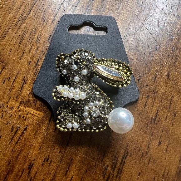 New - Bunny Brooch - Picture 3 of 5